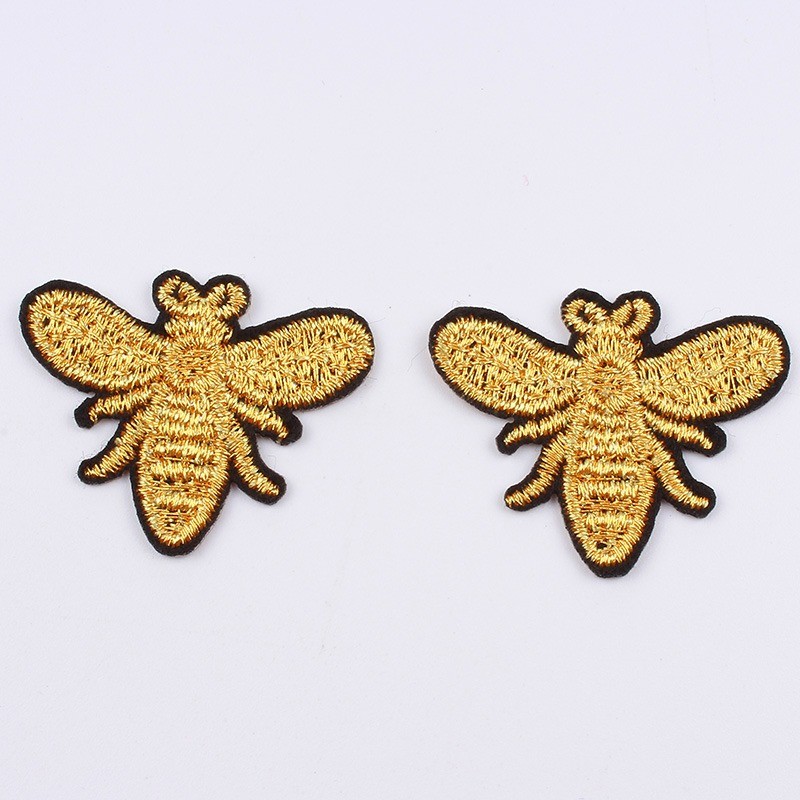 Patchs abeille brodés couleur or  4.3 x 5.3 cm