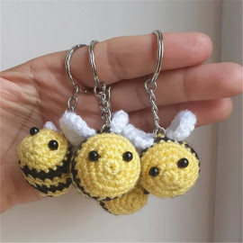 Porte-clés tout doux en tricot  une abeille pour votre sac !