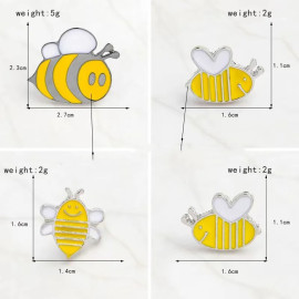 détails kit d'une famille de 4 petites abeilles en pins !