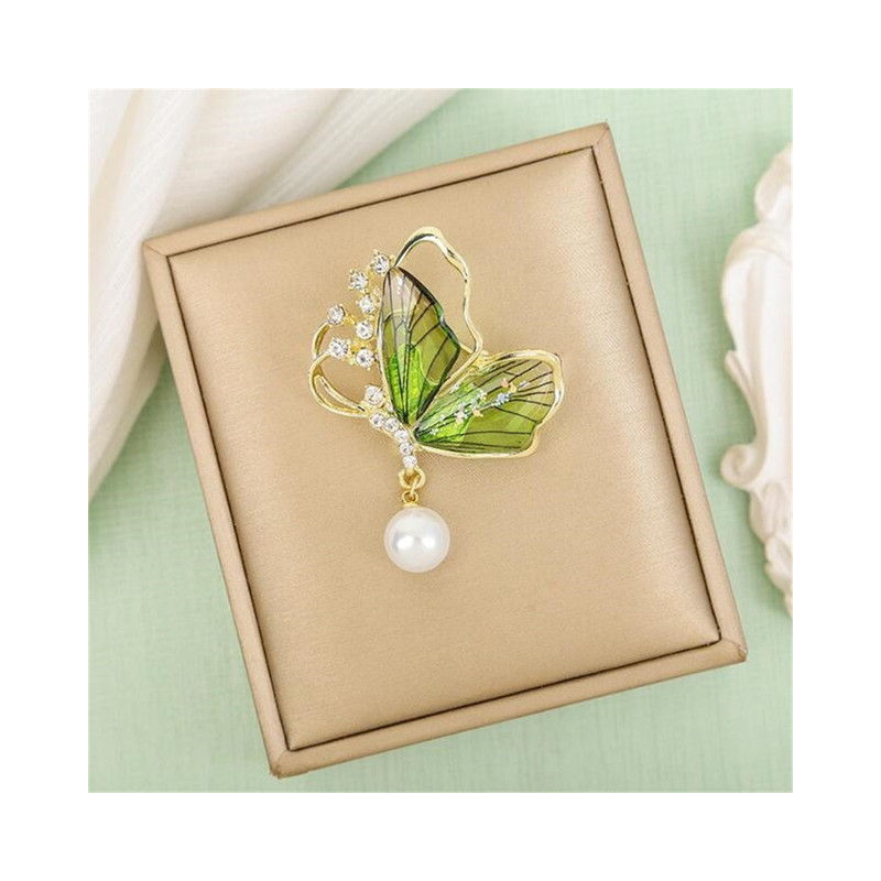 Broche Papillon aux Ailes Translucides et perle blanche Couleur Vert
